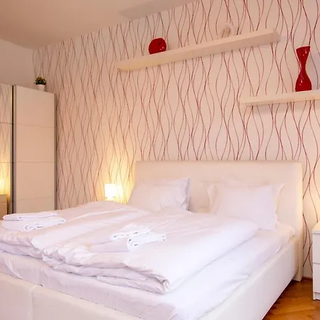 Stylish Central Street View Retreat #38 Apartment Prague