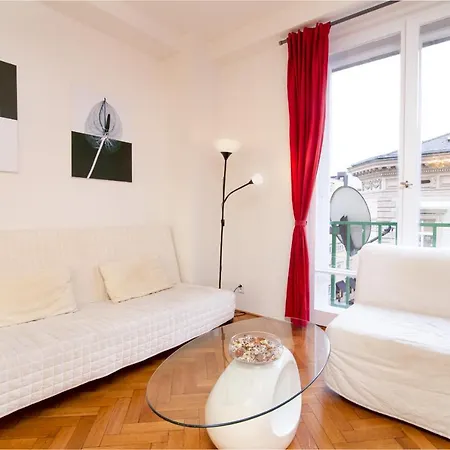 Apartment Stylish Central Street View Retreat #38 *