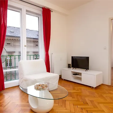 Stylish Central Street View Retreat #38