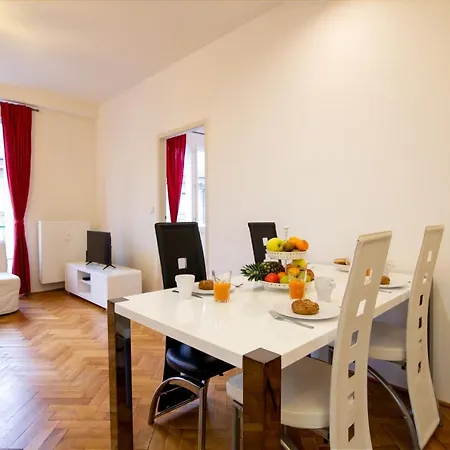 Apartment Stylish Central Street View Retreat #38